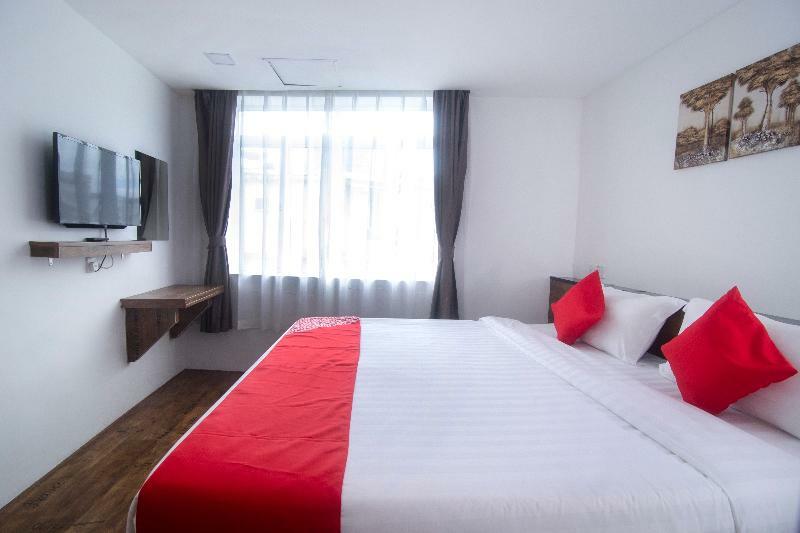 Oyo 836 Mandurah Room & Cafe Кучинг Экстерьер фото